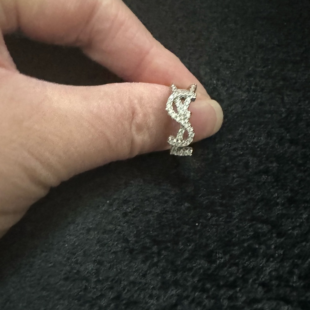 Sparkling ring